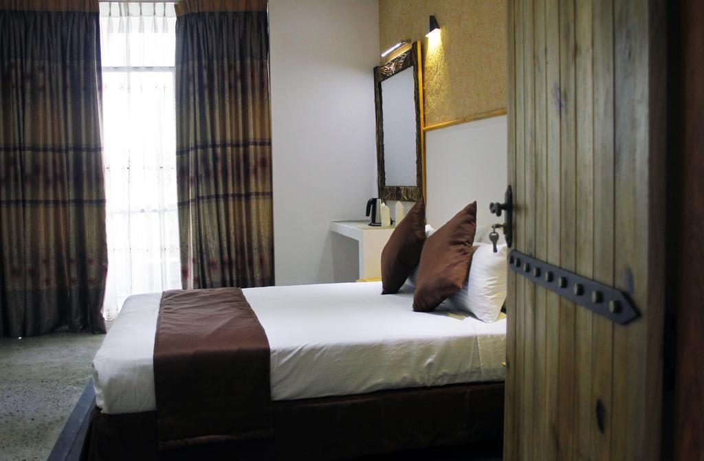 The Tenth Hotel Ella Room photo